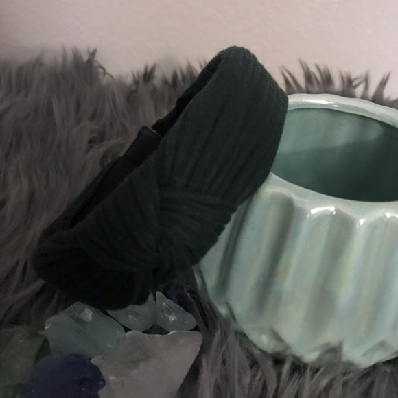 NW Rib Knit Knot Headband - Picture 3 of 4